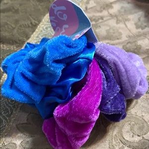 5 assorted scrunchies